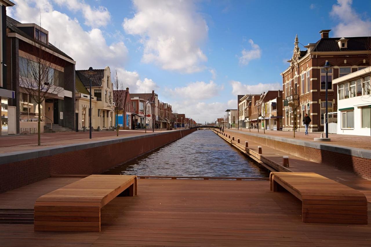 Woonboot In Sumar Gelegen Tussen Leeuwarden En Drachten Suameer Luaran gambar